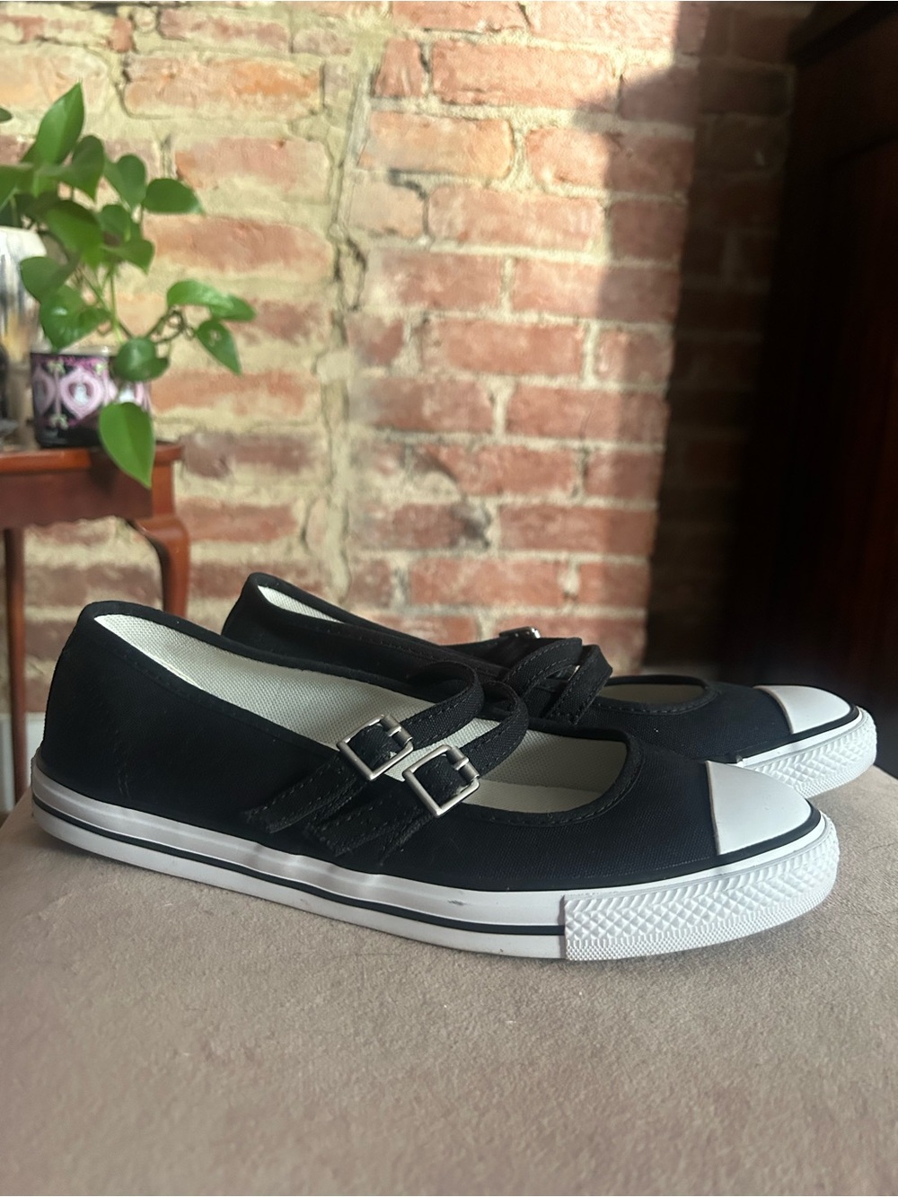 EUC Converse Mary Jane
